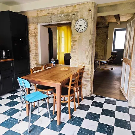 Maison De Village Avec Jardin Clos *